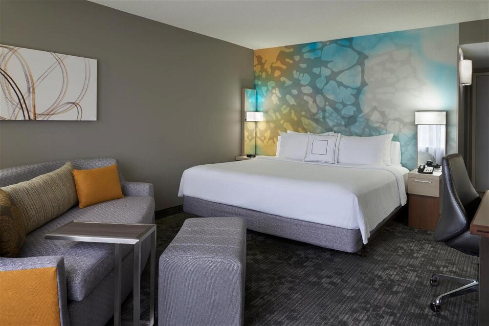 Foto de una habitación de Hotel Courtyard by Marriott Toronto Airport