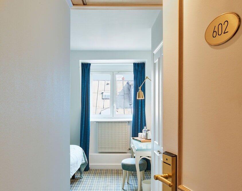 Foto de una habitación de Hotel Etoile Saint Ferdinand by Happyculture