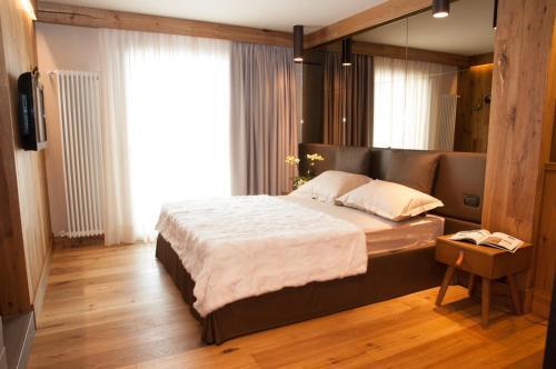 Foto de una habitación de Alexander Charme Hotel