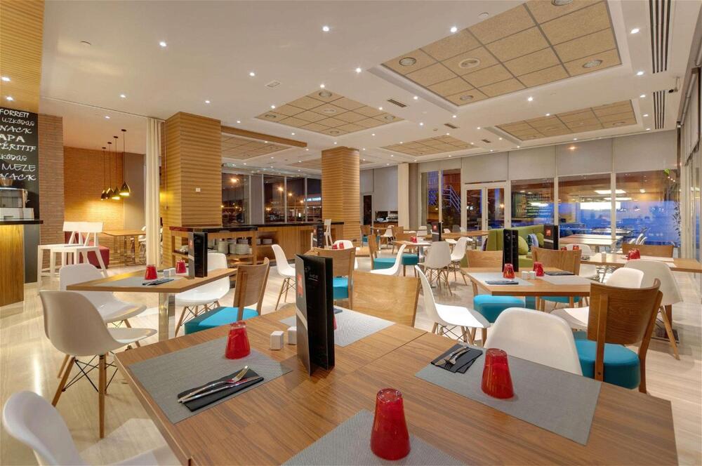 Foto de restauración de Hotel Madrid Chamartín Affiliated by Meliá