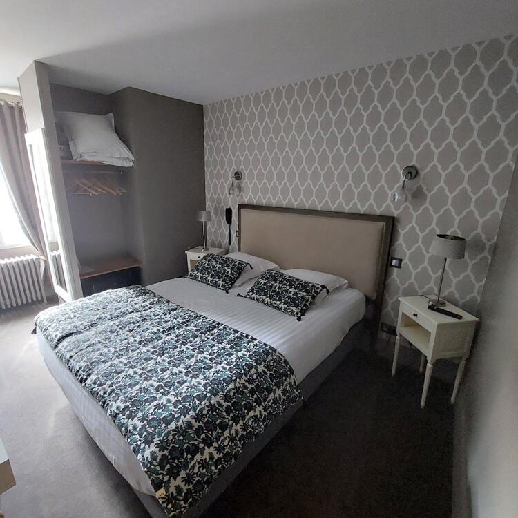 Foto de una habitación de The Originals Boutique, Hôtel La Colonne de Bronze, Saint-Valéry-sur-Somme (Inter-Hotel)