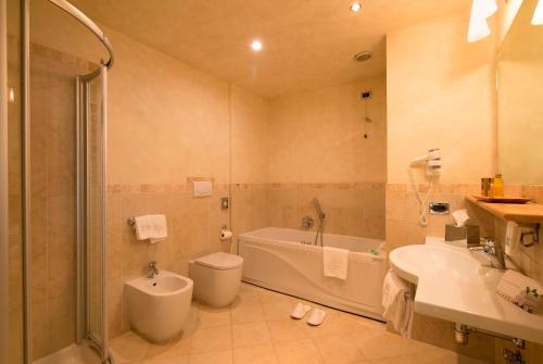 Foto del baño de Du Lac Vital Mountain Hotel