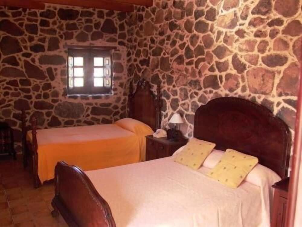 Foto de una habitación de Hotel Rural Restaurante Mahoh