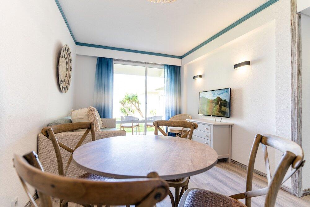 Foto de una habitación de Aparthotel Vila Baleira Suites