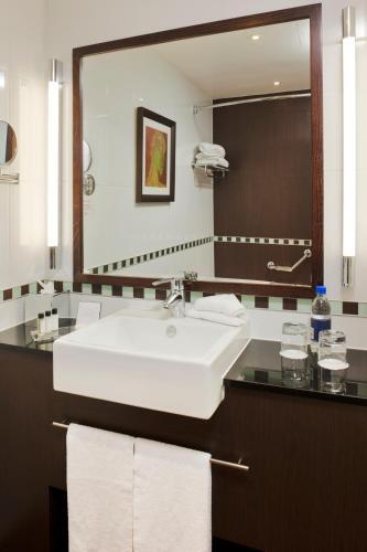 Foto del baño de Crowne Plaza London- Gatwick Airport, an IHG Hotel