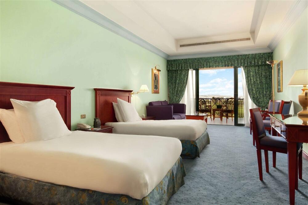 Foto de una habitación de Hotel Hilton Pyramids Golf