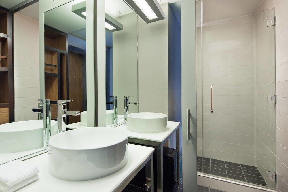 Foto del baño de Hotel Aloft Manhattan Downtown - Financial District