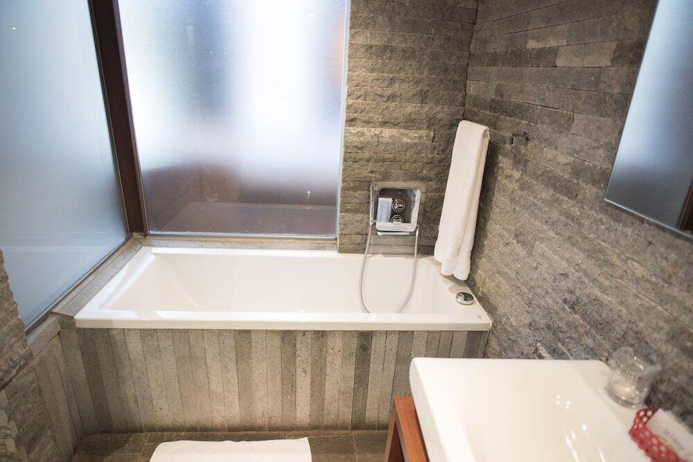 Foto del baño de Le Louvre Hotel &amp;amp; Spa