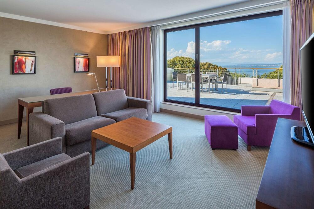 Foto de una habitación de Hotel Hilton Evian Les Bains