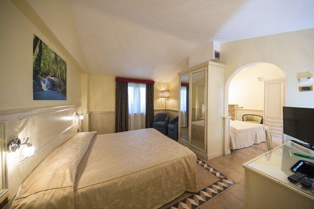 Foto de una habitación de Mancini Park Hotel