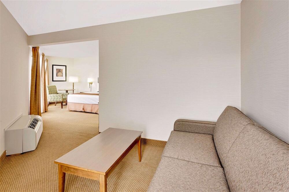 Foto de una habitación de Hotel Ramada by Wyndham Kamloops