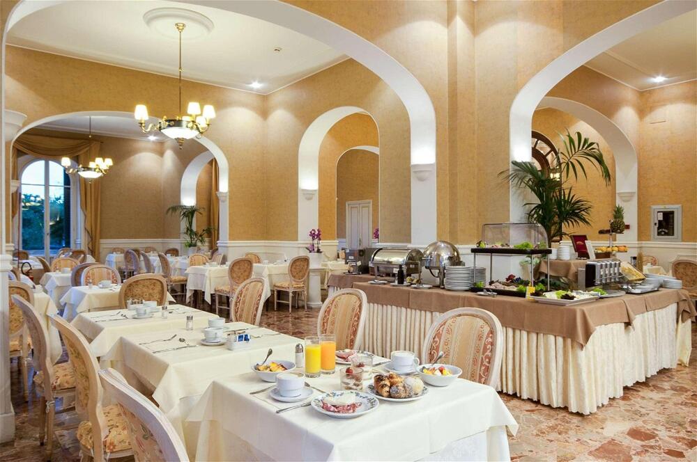 Foto de restauración de Grand Hotel Royal