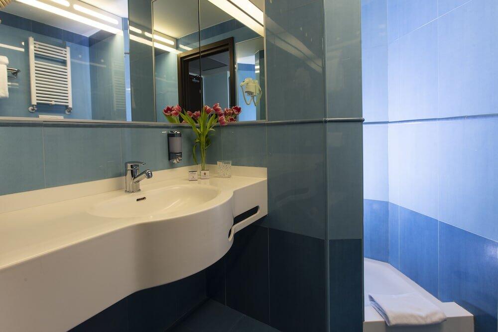 Foto del baño de Hotel Doubletree by Hilton Milan Malpensa Solbiate Olona