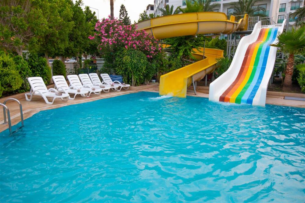 Foto de los servicios de Falcon Hotel