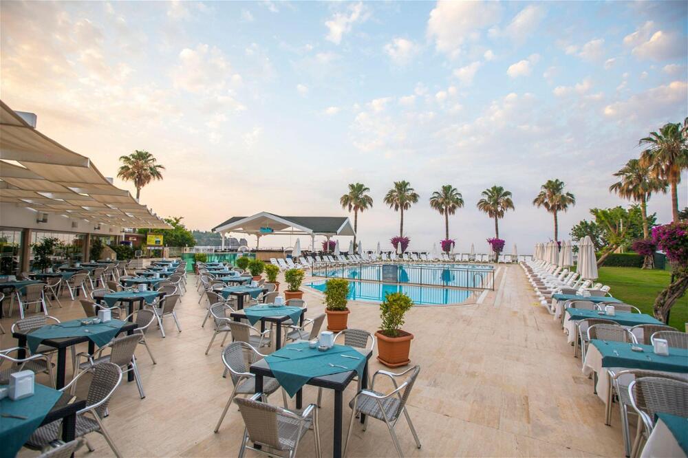 Foto de una habitación de Falcon Hotel