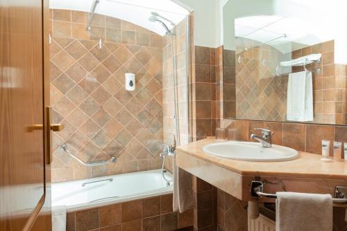 Foto del baño de Hotel Termes Montbrio