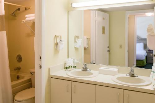 Foto del baño de Hotel Marina Del Mar Resort and Marina