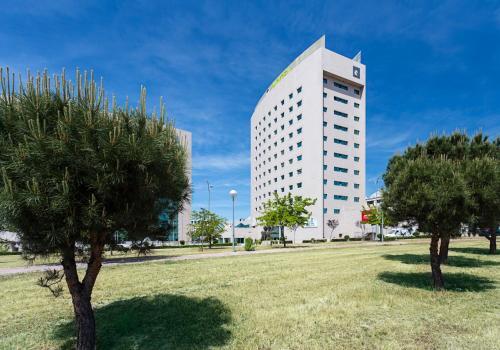 Foto del entorno de B&amp;amp;B Hotel Madrid Aeropuerto T4