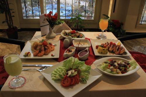 Foto de restauración de Holidays Express Hotel
