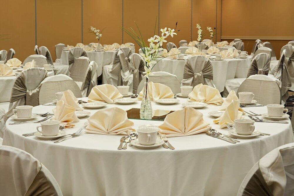Foto de los servicios de Holiday Inn Chicago - Elk Grove, an IHG Hotel