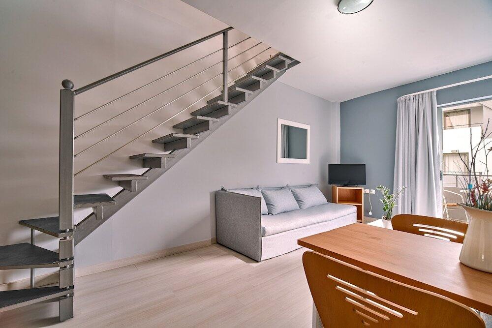 Foto de una habitación de Sunrise Village Hotel