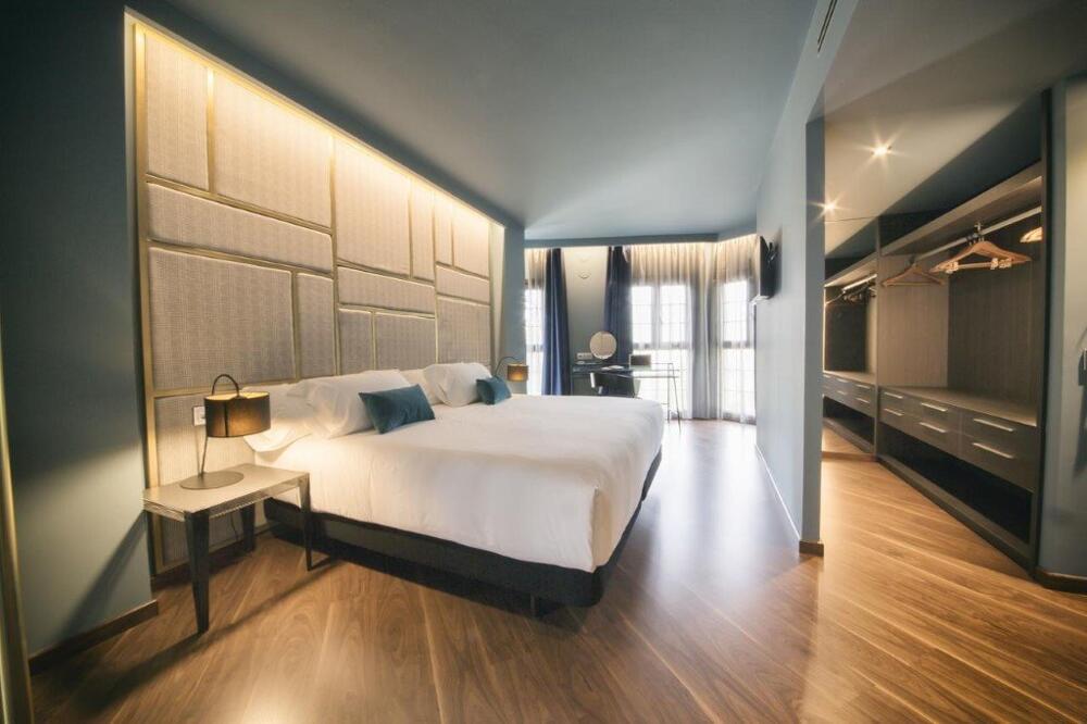 Foto de una habitación de Pamplona Catedral Hotel