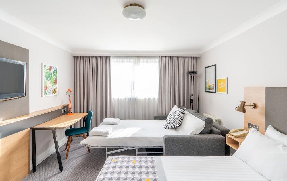 Foto de una habitación de Holiday Inn Aylesbury, an IHG Hotel