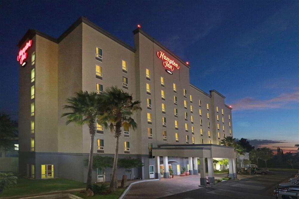 Foto del exterior de Hotel Hampton Inn by Hilton Guadalajara-Aeropuerto