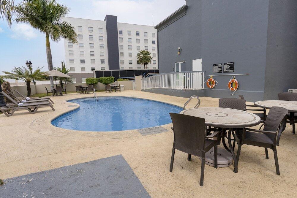Foto del exterior de Hotel Hampton Inn by Hilton Guadalajara-Aeropuerto