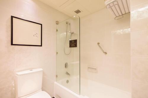 Foto del baño de Regal Airport Hotel