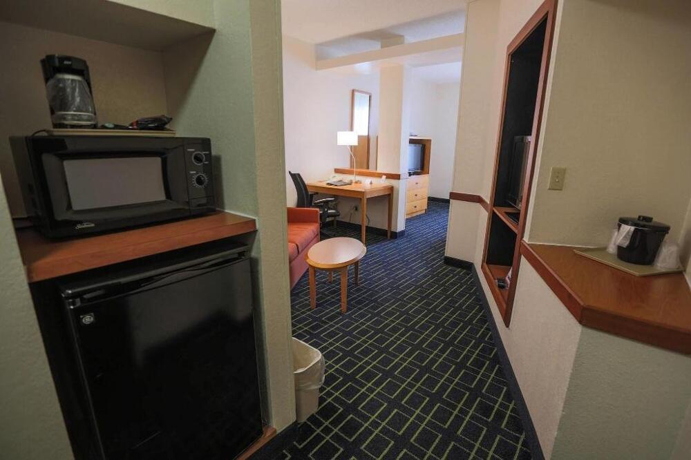 Room – Hotel Fairfield Inn &amp;amp; Suites Lexington Berea