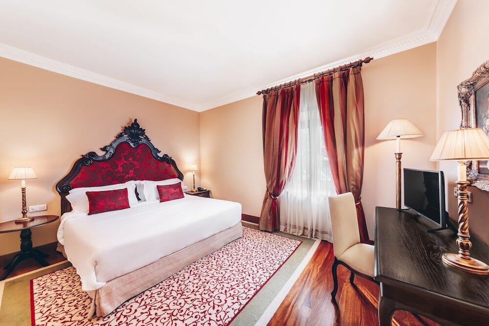 Foto de una habitación de Convento do Espinheiro, Historic Hotel &amp;amp; Spa