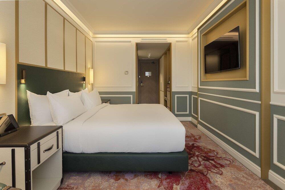 Foto de una habitación de Hotel The Emerald House Lisbon, Curio Collection By Hilton
