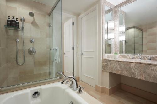 Foto del baño de Beverly Wilshire, A Four Seasons Hotel