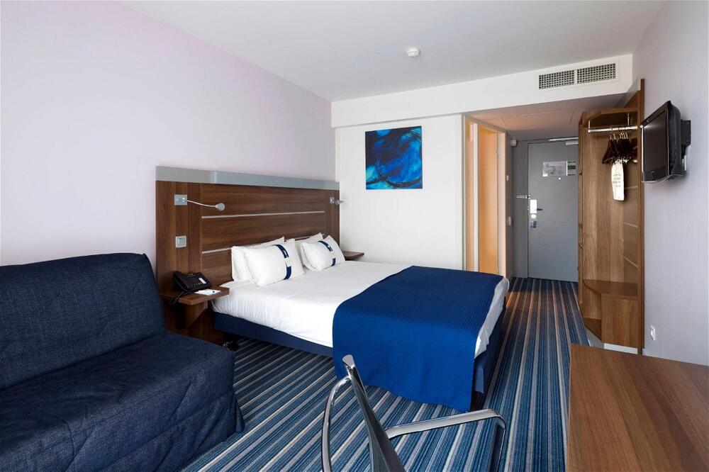 Foto de una habitación de Holiday Inn Express Marseille Saint Charles, an IHG Hotel