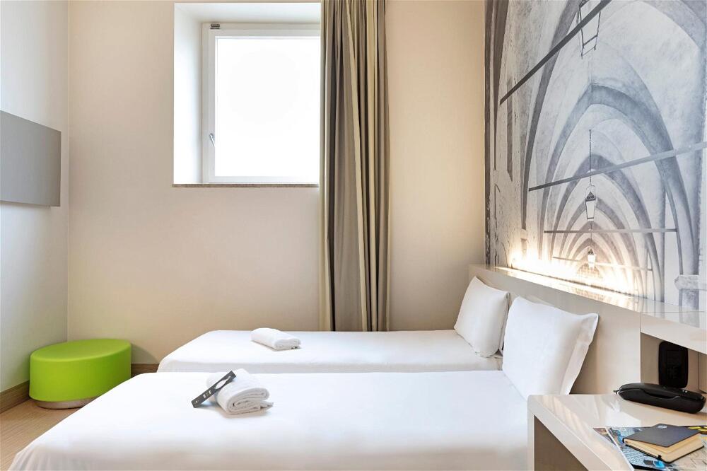 Foto de una habitación de B&amp;amp;B Hotel Bergamo