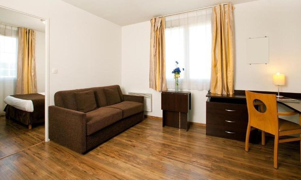 Foto de una habitación de Aparthotel Séjours &amp;amp; Affaires Caen Le Clos Beaumois