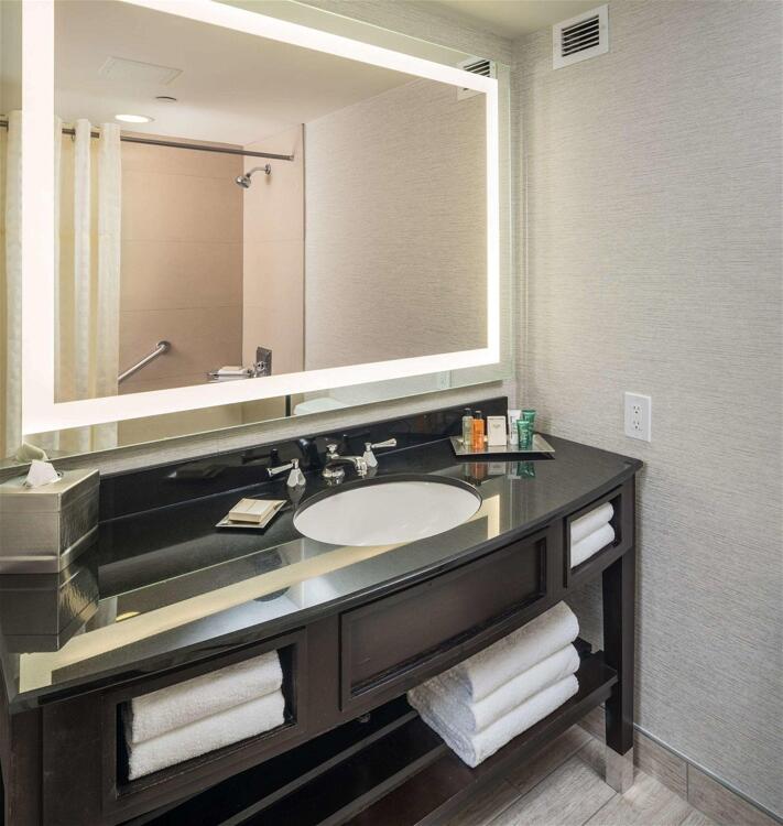 Foto del baño de Hotel The Saratoga Hilton
