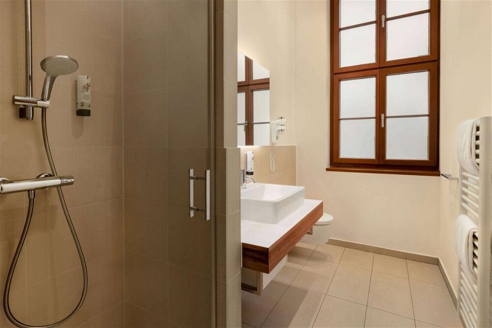 Foto del baño de Hotel Amedia Plaza Dresden, Trademark Collection by Wyndham
