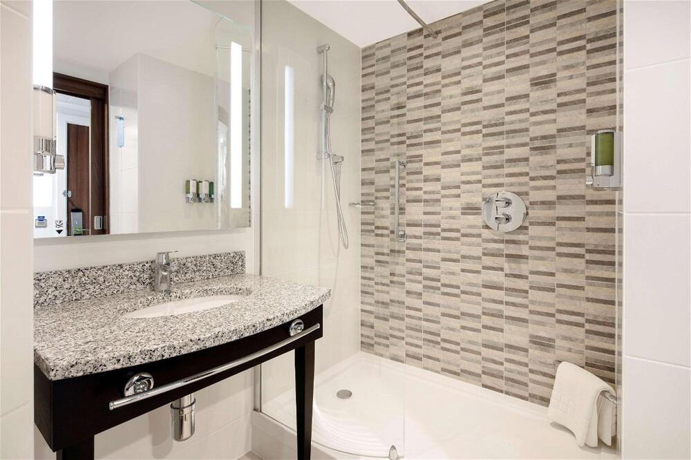 Foto del baño de Hotel Hampton by Hilton London Stansted Airport