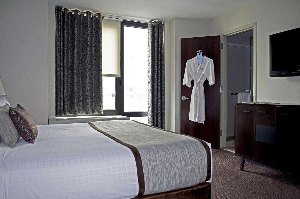 Foto del baño de Distrikt Hotel New York City, Tapestry Collection by Hilton