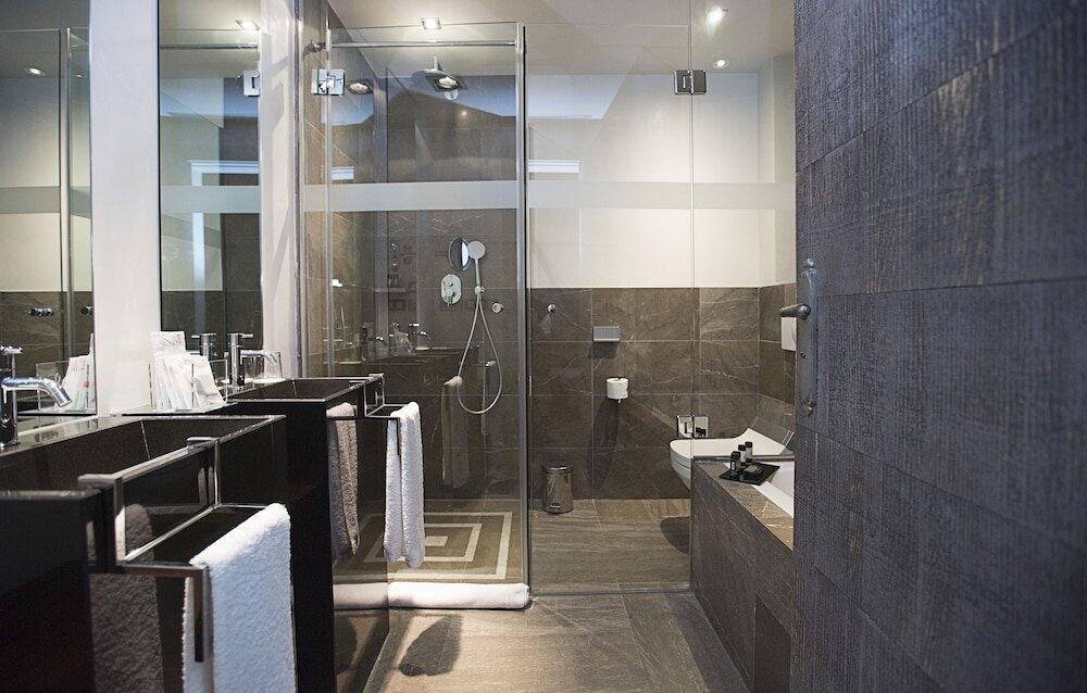 Foto del baño de Hotel Hospes Palacio del Bailio