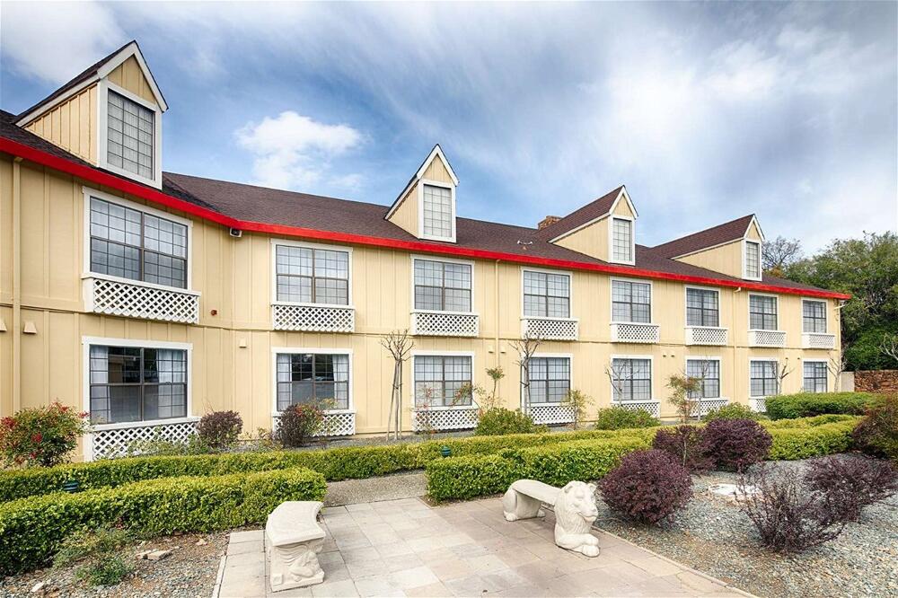 Foto del exterior de Hotel Red Lion Inn &amp;amp; Suites Auburn