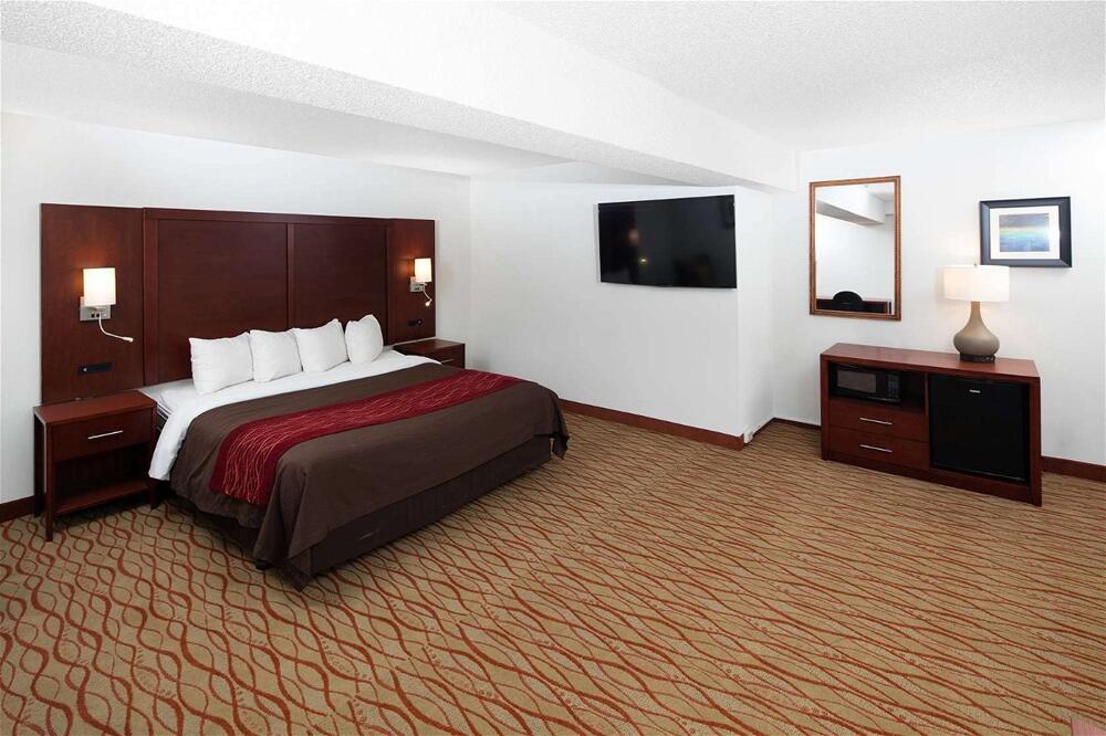 Foto de una habitación de Hotel Red Lion Inn &amp;amp; Suites Auburn