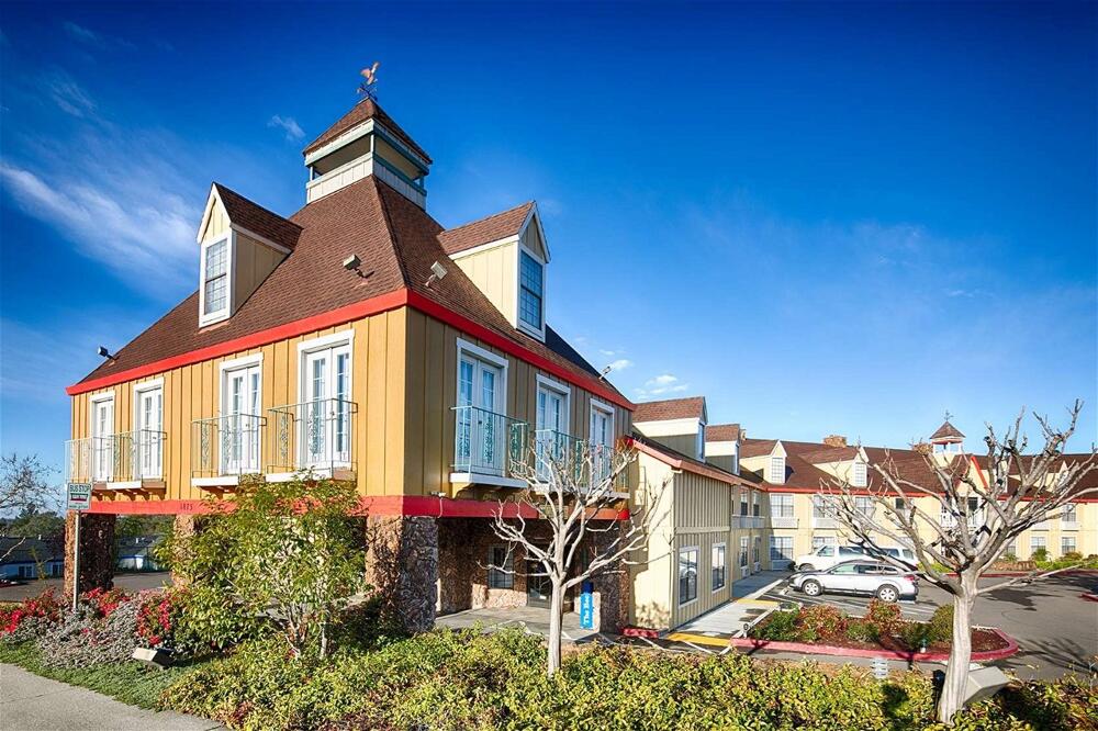 Foto del exterior de Hotel Red Lion Inn &amp;amp; Suites Auburn