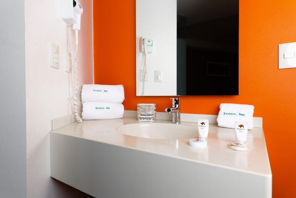 Foto del baño de Hotel Xcoco Inn