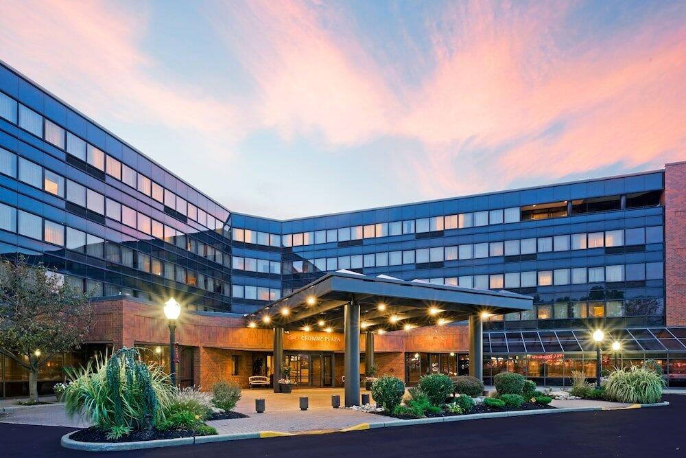 Foto del exterior de Crowne Plaza Edison, an IHG Hotel