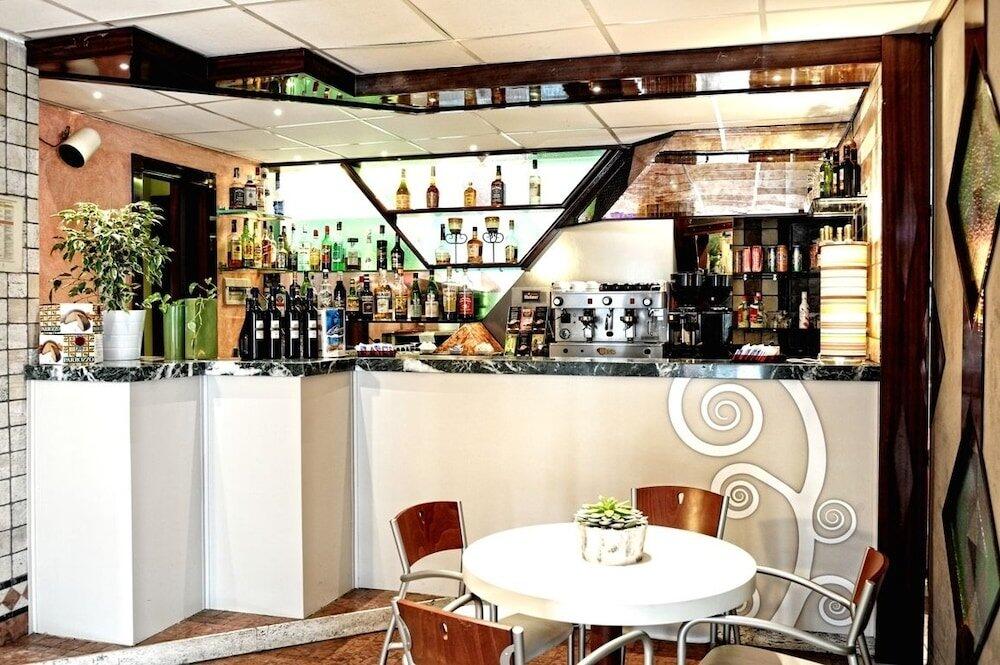 Foto de restauración de Hotel Prestige