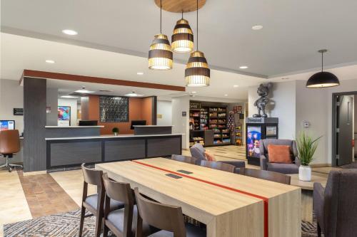 Foto general de Candlewood Suites Anaheim - Resort Area, an IHG Hotel