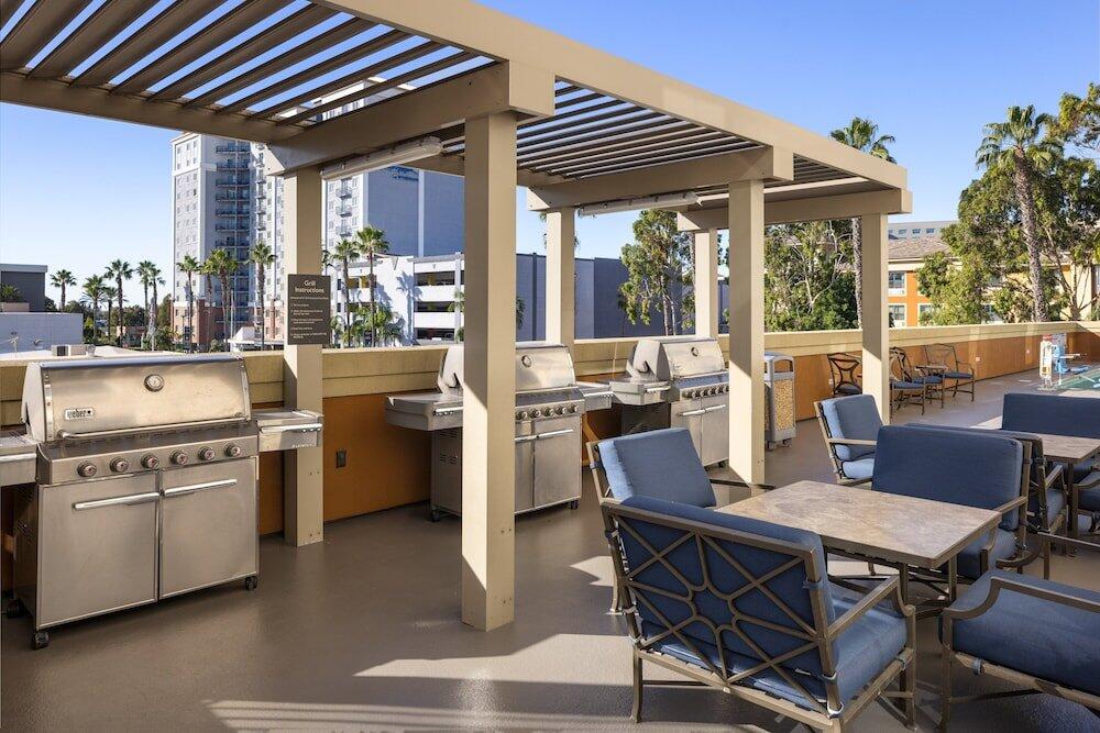 Foto de los servicios de Candlewood Suites Anaheim - Resort Area, an IHG Hotel